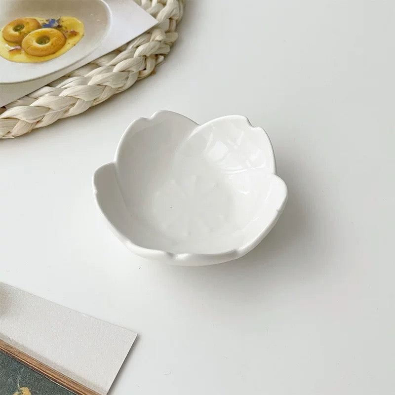 Creative Plum Blossom Ceramic Sauce Dish