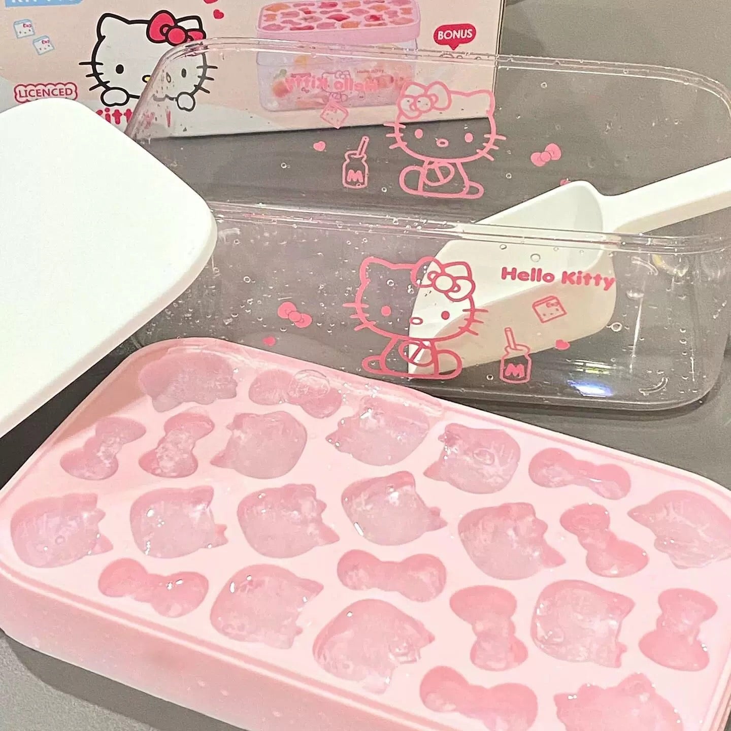 Hello Kitty Fun Ice Cube Tray & Storage Box Set (with Lid & Scoop)