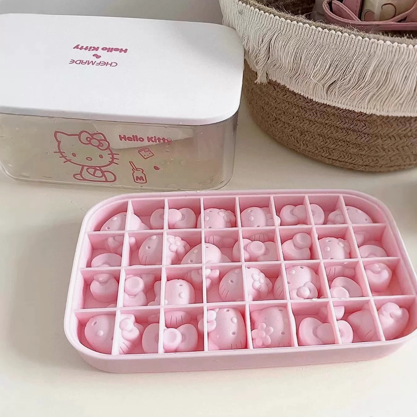 Hello Kitty Fun Ice Cube Tray & Storage Box Set (with Lid & Scoop)