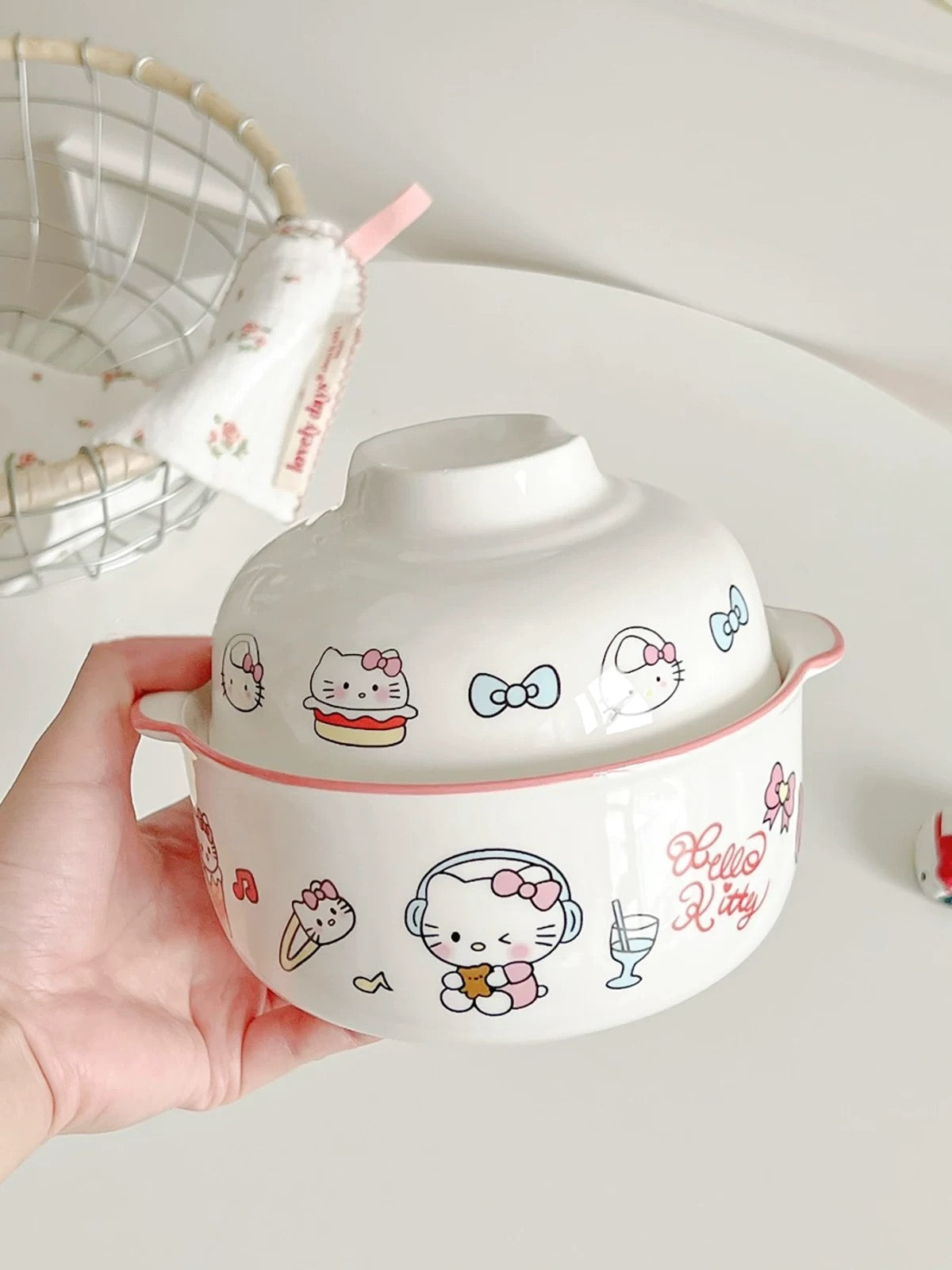 Hello Kitty Ceramic Ramen Bowl With A Lid