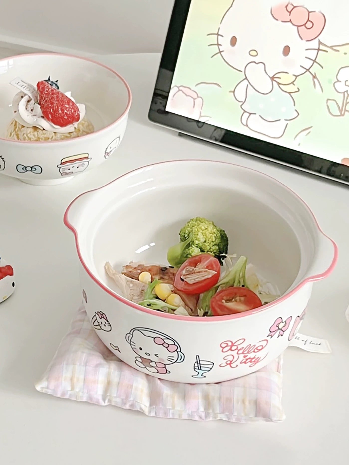 Hello Kitty Ceramic Ramen Bowl With A Lid